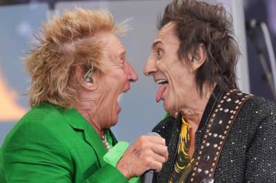 Rod Stewart rocket Glastonbury – sang for Ukraina