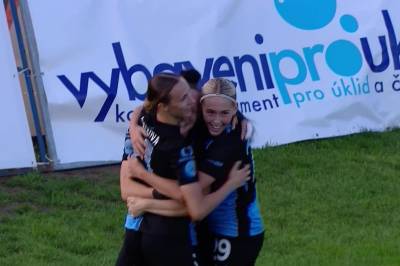 Sarlota Truxova med mål mot Rosenborg Ballklub Kvinner (W)