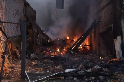 Russiske angrep rammer Ukraina mens Zelenskij er på vei til USA for samtaler med Trump på søndag