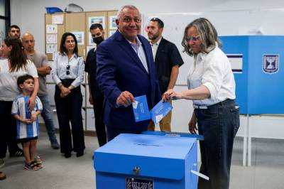 Går mot historisk høy valgdeltagelse i Israel – snart er de første målingene klare