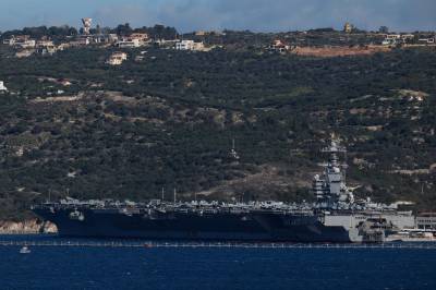 På vei mot Iran: Toalettkrise på verdens største krigsskip