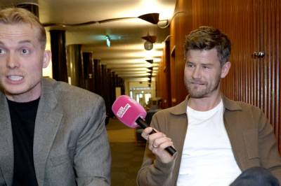 «Her avbryter han intervjuet»