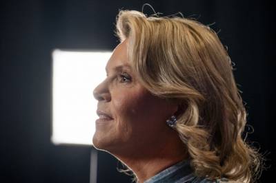 Sylvi Listhaug hastet forbi pressen