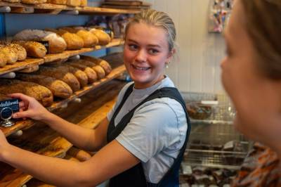 Unge slit med å få jobb – her får alle sjansen