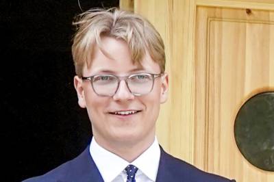 - Her lever han i enkle kår