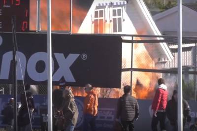 Fotballkamp stoppet av brann: Evakuerer hele stadion