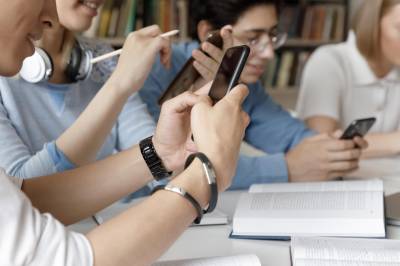 Det vi trenger, er ikke forbud. Vi trenger det stikk motsatte: åpenhet.