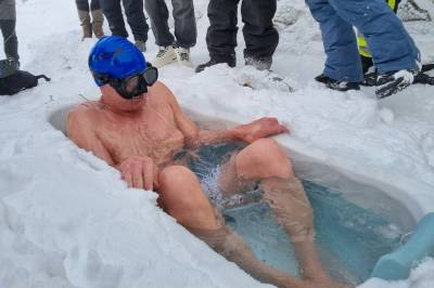 Polakk i badekar satte verdensrekord på Gaustatoppen