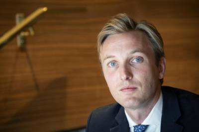 Analytiker Håkon Nelson satser på konsum og IT