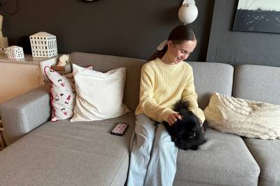 Som 12-åring publiserte Nora (15) sin første video: – Jeg fikk sjokk