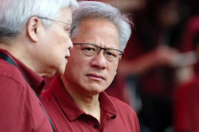 Nvidia faller markant på New York-børsen etter at SoftBank dumpet aksjeposten.