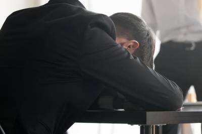 Innenfor å være fyllesyk på jobb etter julebord? Fem sjefer svarer.