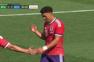 Che Adams med scoring for Skottland