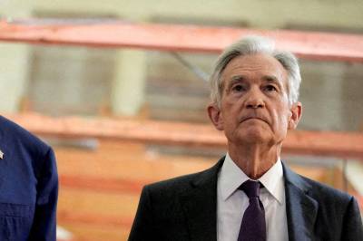 Trump jubler over nye inflasjonstall fra USA – ber Powell kutte renten