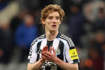 Anthony Gordon slår tilbake mot Rooney og Shearer