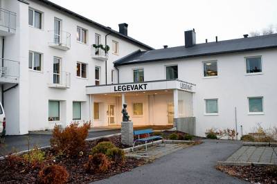 Må betale erstatning til frifunnet lege