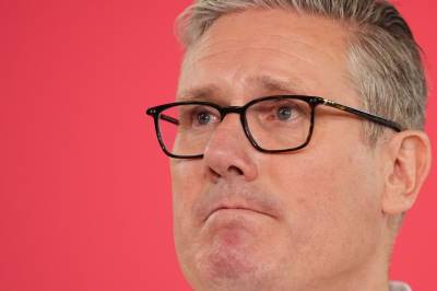 Keir Starmer hardt presset før britisk regjeringsmøte