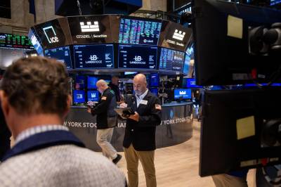 Forsvarsaksjer og AI-selskaper går i hver sin retning på Wall Street