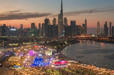 Flere hundre Porsche -  ingen er like