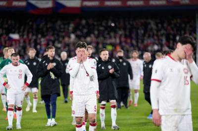 Full splid i Danmark: Landslagssjefen radbrekkes og fredes