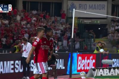 Lawrence Ofori med selvmål for Benfica