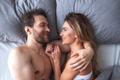 Ti menn forteller: Dette tenner oss mest med damer i senga