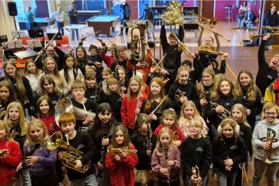 Her er de andre unge!