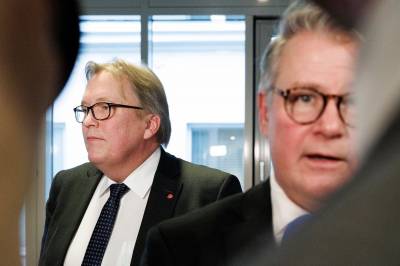 Kontrollkomiteen vurderer nær 100 spørsmål i Epstein-saken