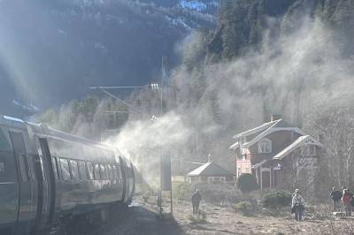 Brann i togsett på Bergensbanen: – Evakuerer