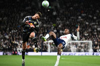 Absurd straffe holder Tottenham på pinebenken