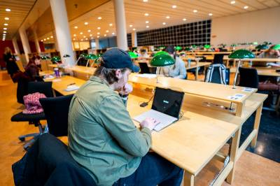Nesten 200 studenter felt for AI-fusk: – Det er ikke bra