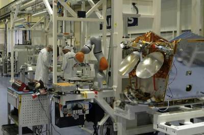 Eutelsat bestiller 340 OneWeb-satellitter i en milliardsatsing for å konkurrere med Starlink