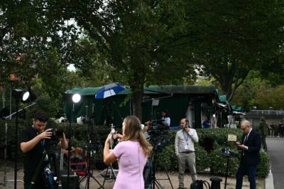 Amerikanske TV-kanaler stopper Trump-dekning etter CNN-utkastelse