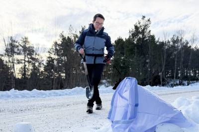Plukka fem bereposar med hundebæsj – ber hundeeigarar skjerpe seg