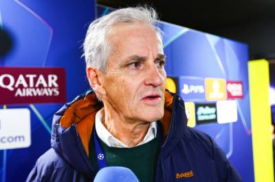 Støre tok privatfly fra fotballkamp