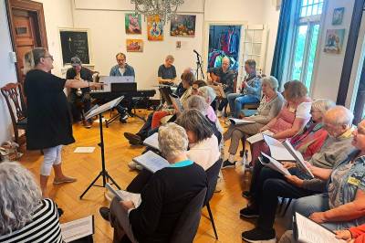Stiller med diskokuler, paljetter og band: – Blir hysterisk bra!