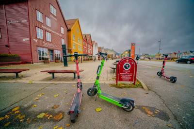 Bergen: Drar inn millioner på feilparkerte elsparkesykler