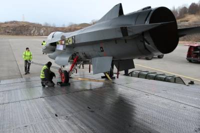 Forsvarsministeren om F-16-fly: – Eg har ikkje sagt at dei var levert