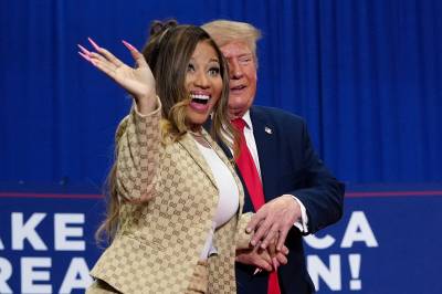 Peker på rapper Nicki Minaj som ny pressesekretær