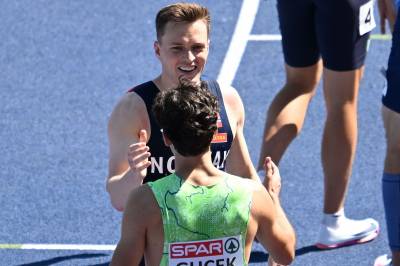 Karsten Warholm lekte seg til finale – kan bli tidenes EM-konge