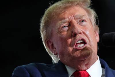 Trump varsler biltoll på 50 prosent for Canada