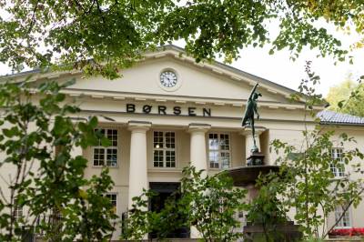 Oslo Børs stiger etter nytt oljeprishopp – børsdebutant stiger kraftig