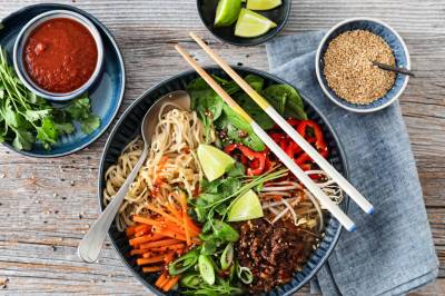 RAMEN MED MED SPICY KJØTTDEIG OG NUDLER