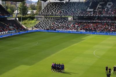 Glisne tribuner mot storlag: – Moralsk forkastelig