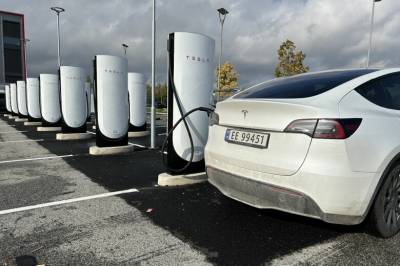 Nå skrur Tesla opp farten