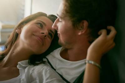 Færre har kjæreste i dag enn før – og det er det særlig én grunn til