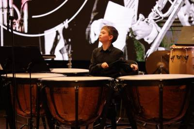 Aldri for ung til å slå eit slag og to for korps