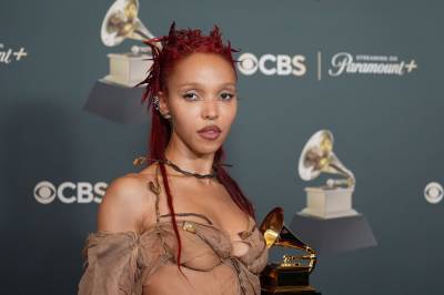 FKA twigs saksøker ekskjæresten Shia LaBeouf