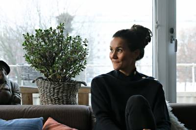 «Phubbing» gjør at mange føler seg avvist. Irina Lee (49) fant løsningen.