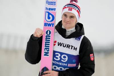 Lindvik nummer tre halvveis i skiflygings-VM